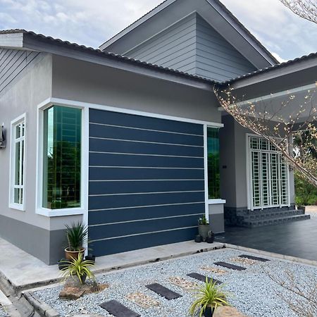 Majestic Homestay - Pasir Puteh Esterno foto