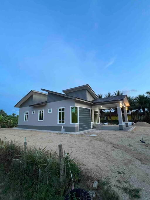 Majestic Homestay - Pasir Puteh Esterno foto